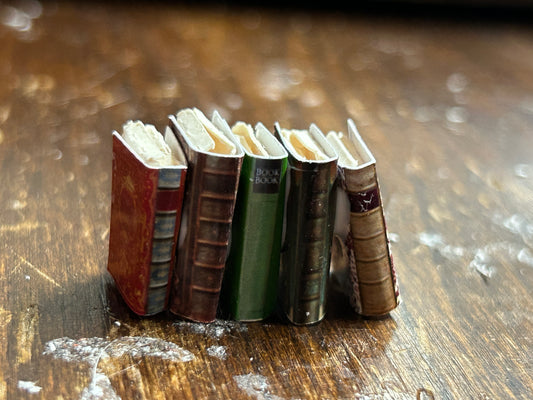 DIY Vintage Book Miniatures for Cricut | Book Nook or Doll House miniature